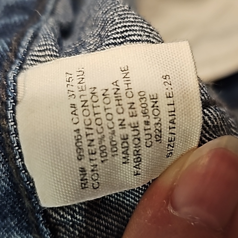 Billabong Jean shorts in great pre-loved condition. PLEASE see size in pictures - Picture 4 of 4